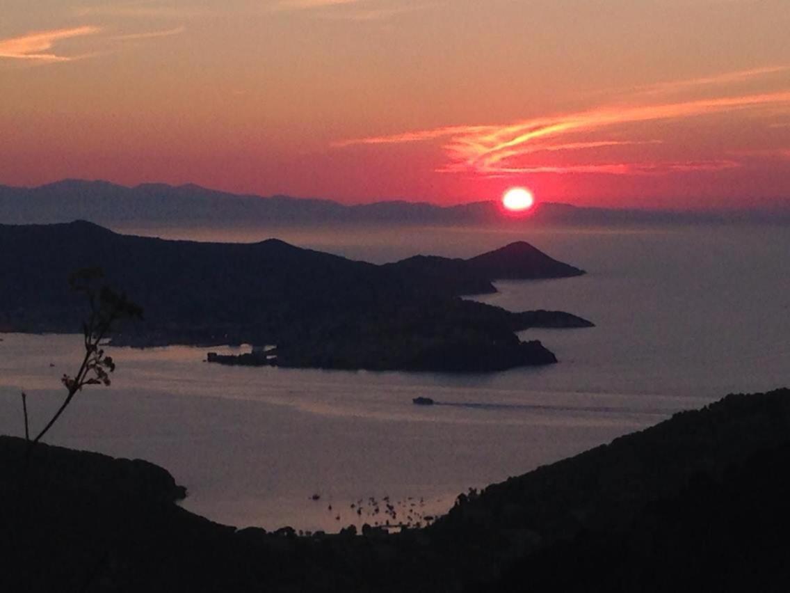 Appartamenti Estivi Anna E Pino Rio Marina Exteriör bild